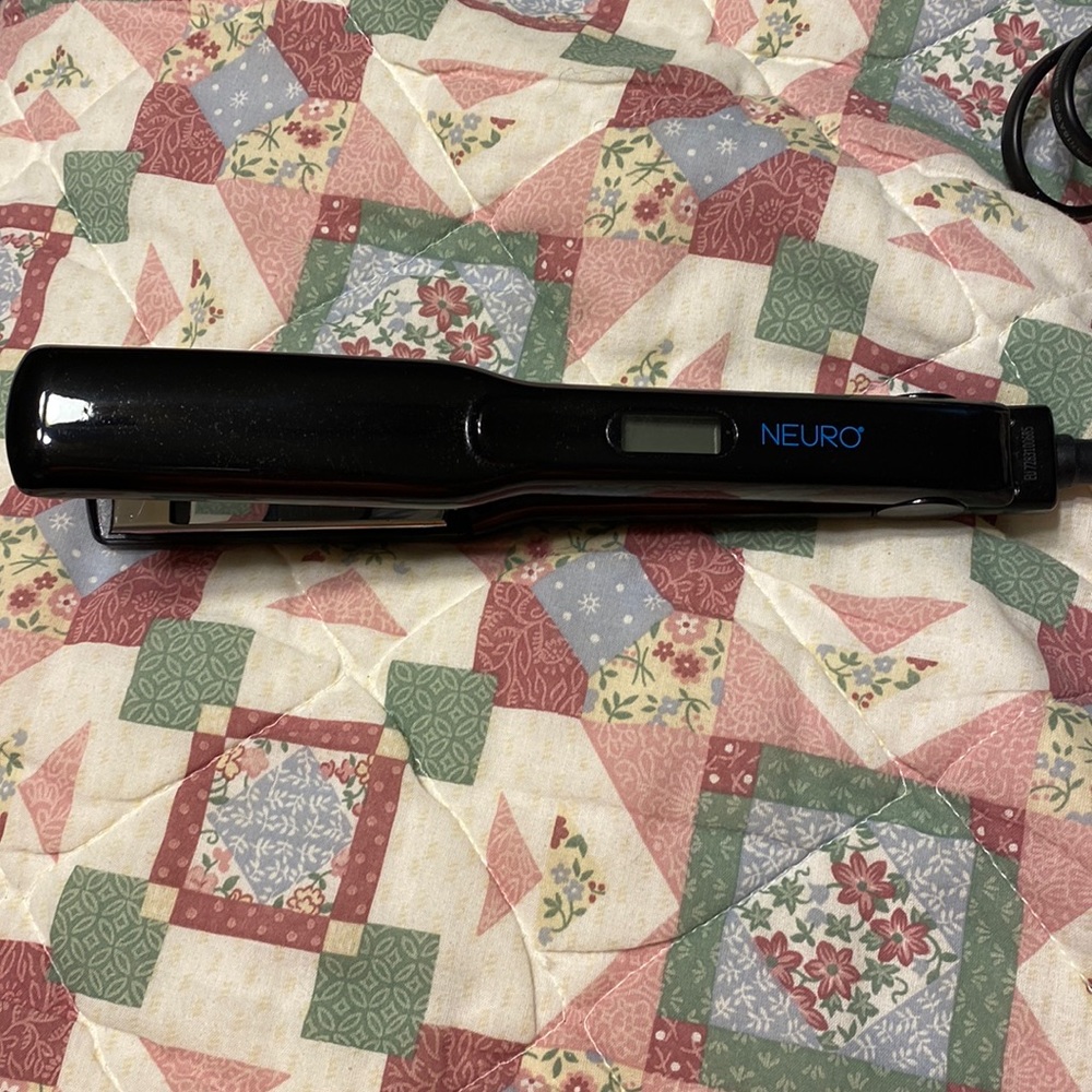 Paul Mitchell Nero Straightener
